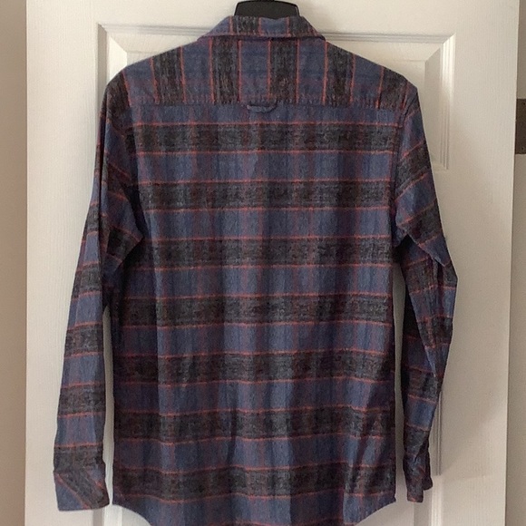 Quicksilver Men's Modern Fit Long Sleeve Plaid Flannel Button Down Shirt - Picture 5 of 8